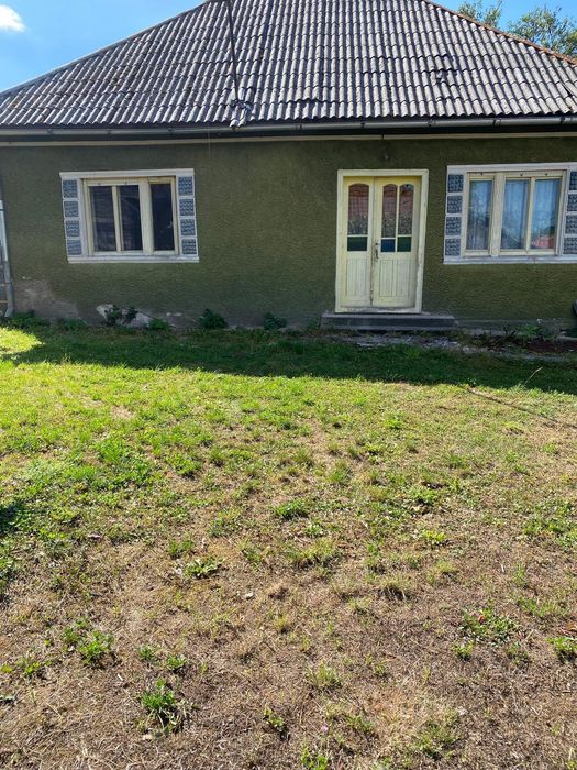 Vând casa cu teren