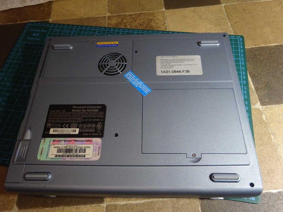 Laptop vintage IPC /Pentium 3 /512mb -defect
