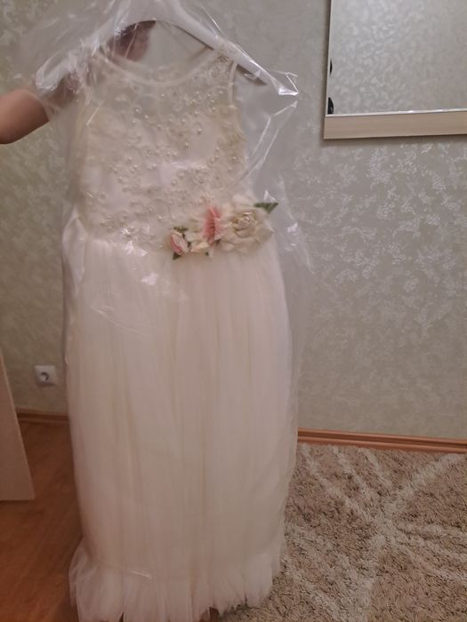 Продам белое платье