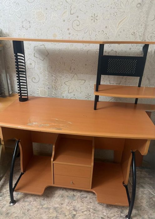Продам компьютерный, письменный стол