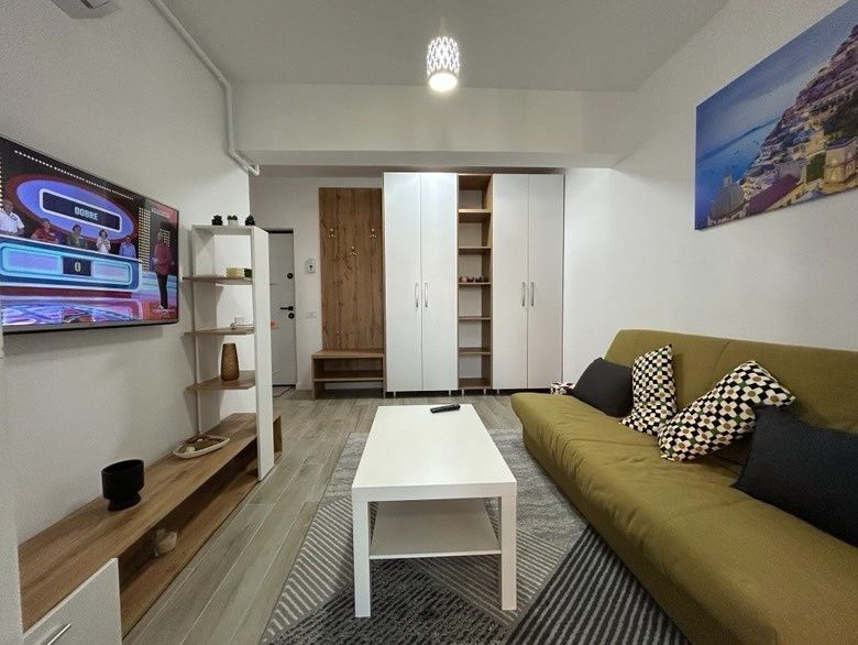 Studio modern de închiriat