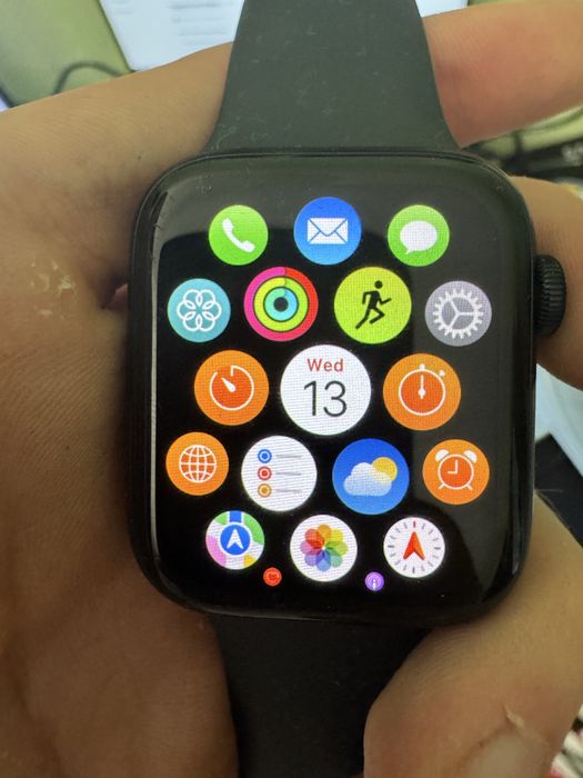 Apple Watch SE (2nd gen) midnight aluminium