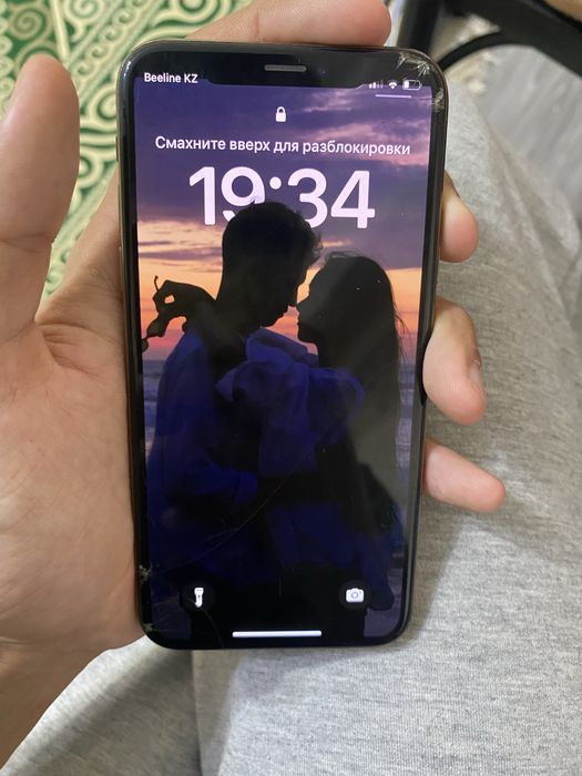 Iphone XS золотистого цвета