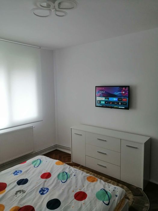 Apartament de inchiriat zona centrala cu loc de parcare . Str General Christin tell