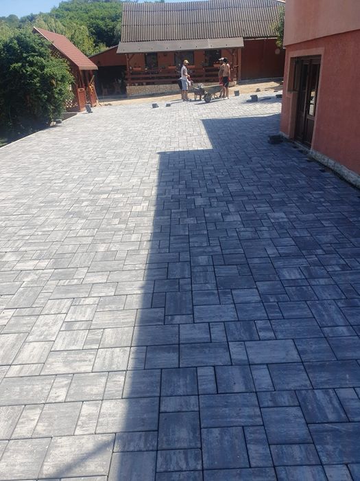 Montam pavaje borduri