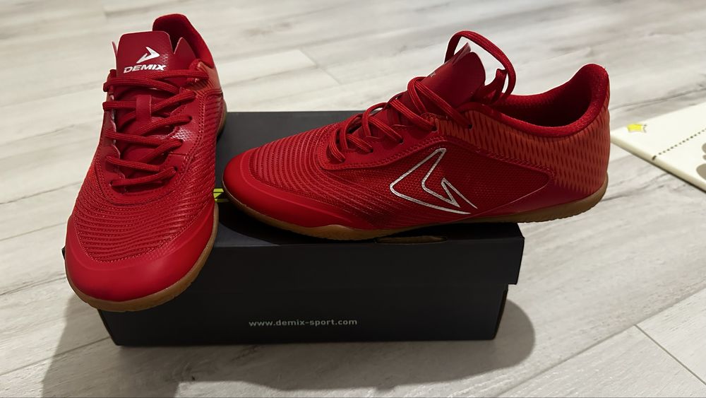 Футзалки demix quantum 3. Размер 41.