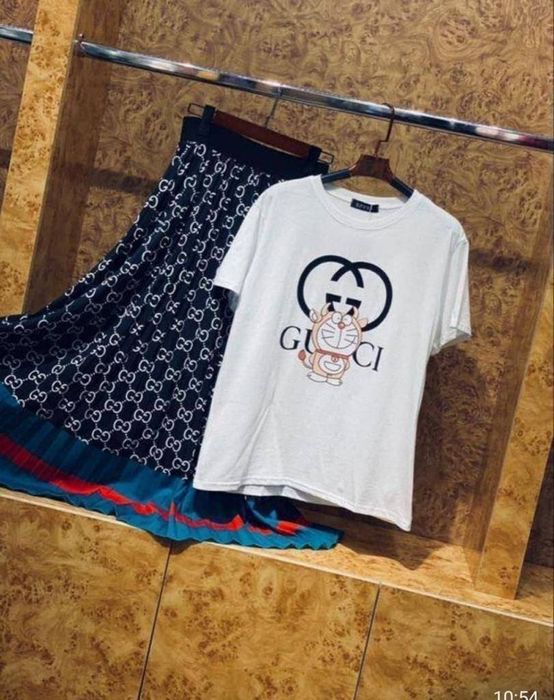 Compleu-Fusta și tricou