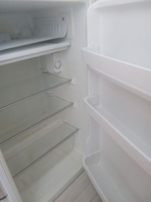 Продам  маленький холодильник