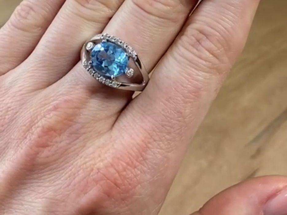 Серебряное кольцо с натуральным топазом
