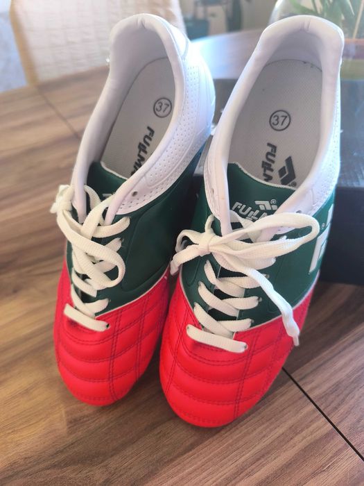 Чисто нови бутонки 37 номер