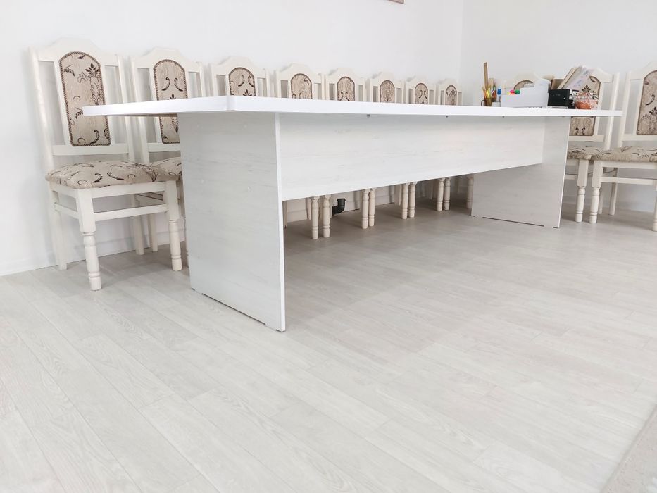 Стол для гостиной