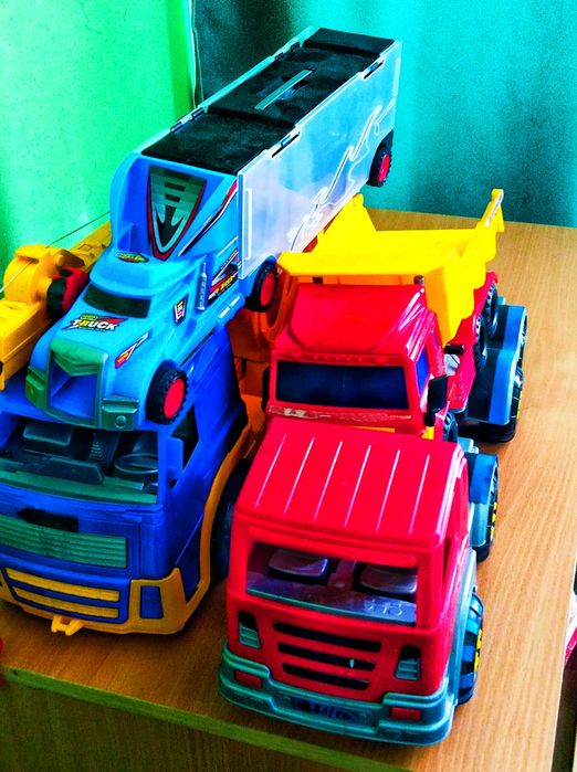 Продам Машинки для мальчика