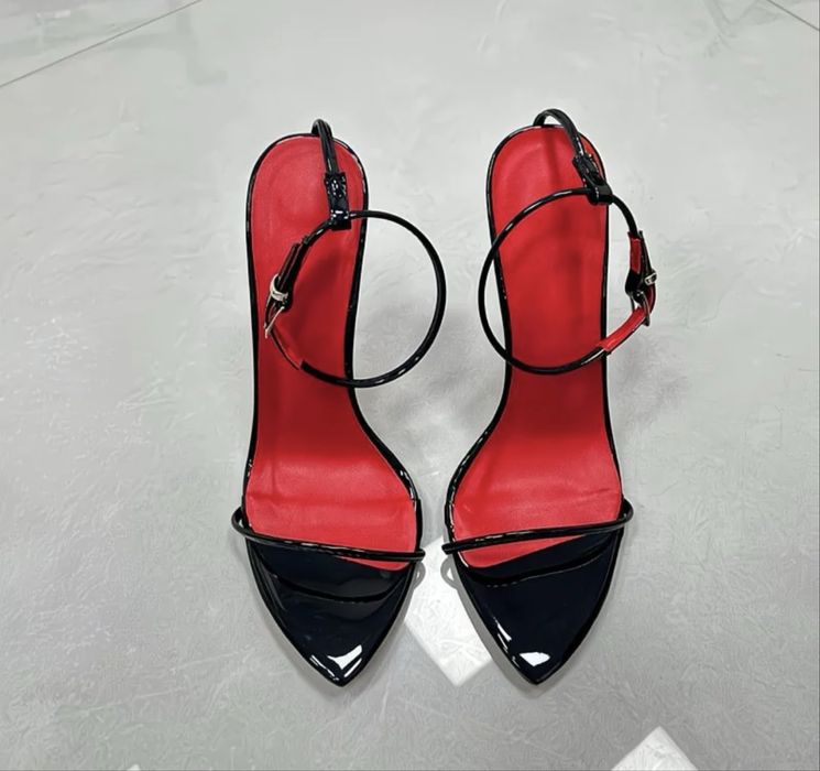 Босоножки на шпильке