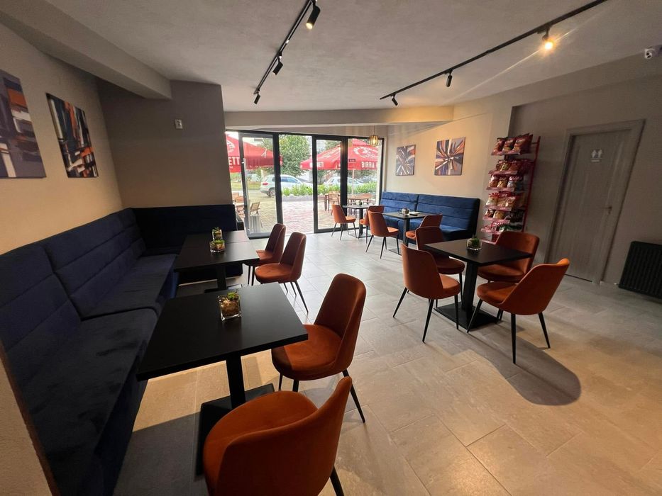 De vanzare scaune, mese si canapele cafenea