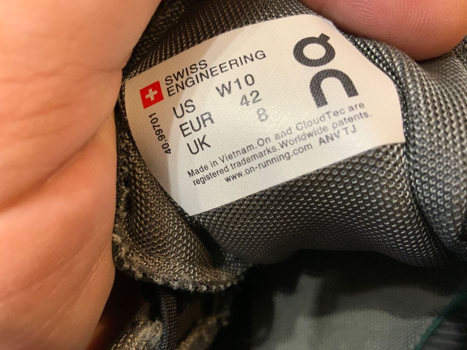 On Cloud-оригинални обувки 42 размер