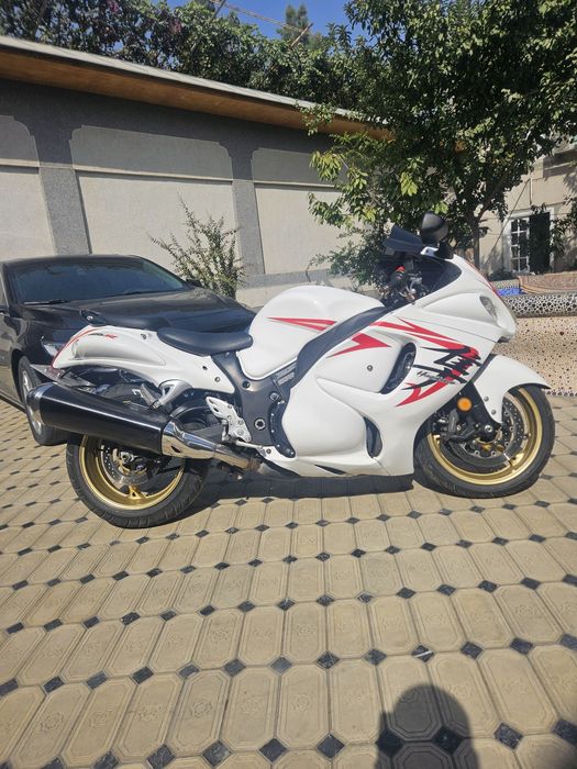 Suzuki Hayabusa.
