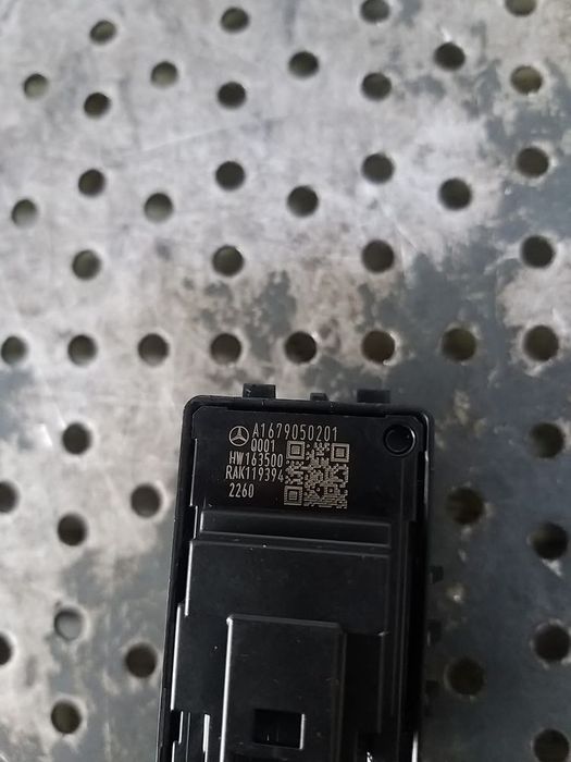 Buton dreapta fata mercedes b class w247 a1679050201