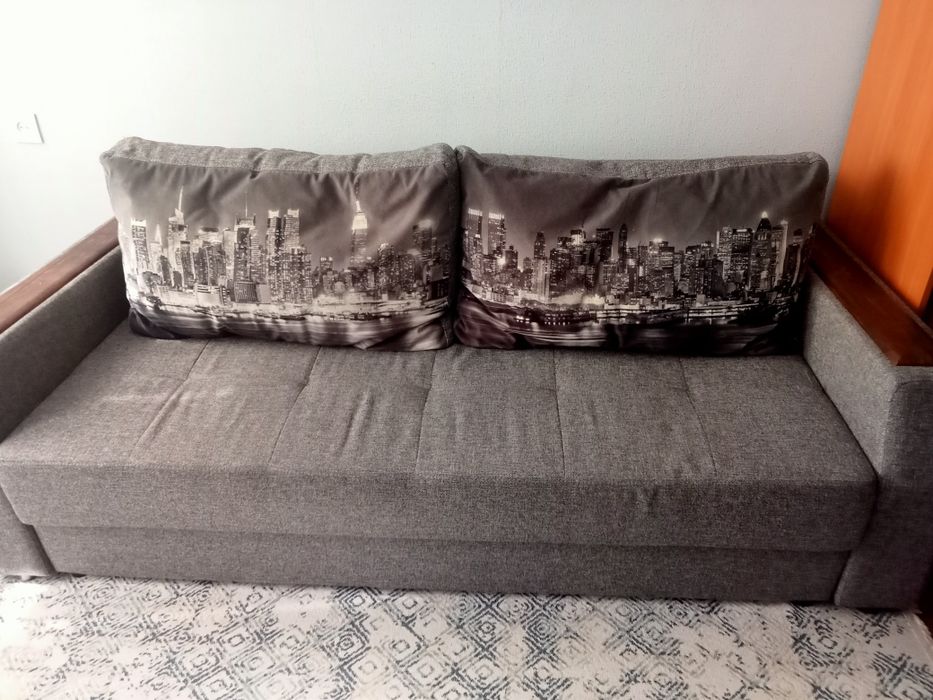 Продам Диван на пружинной основе