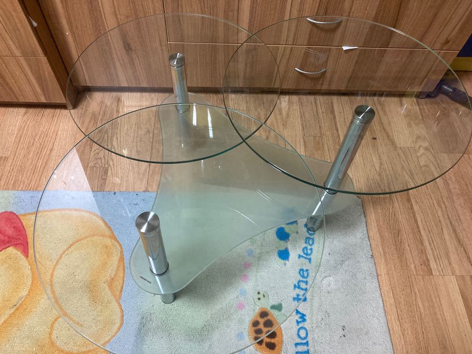 Холна стъклена маса три кръга