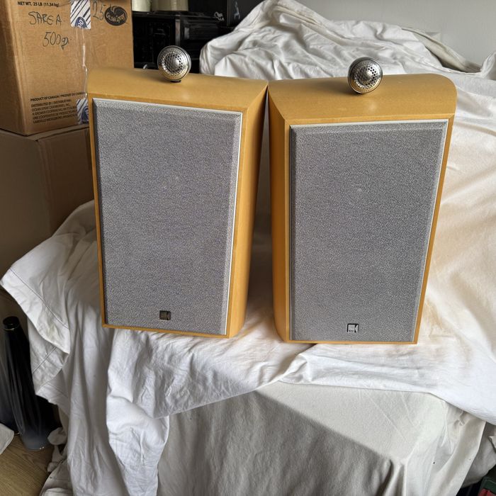 Boxe KEF model Xq1