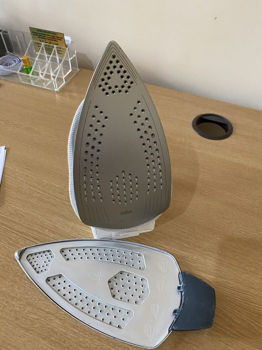 Продается утюг broun