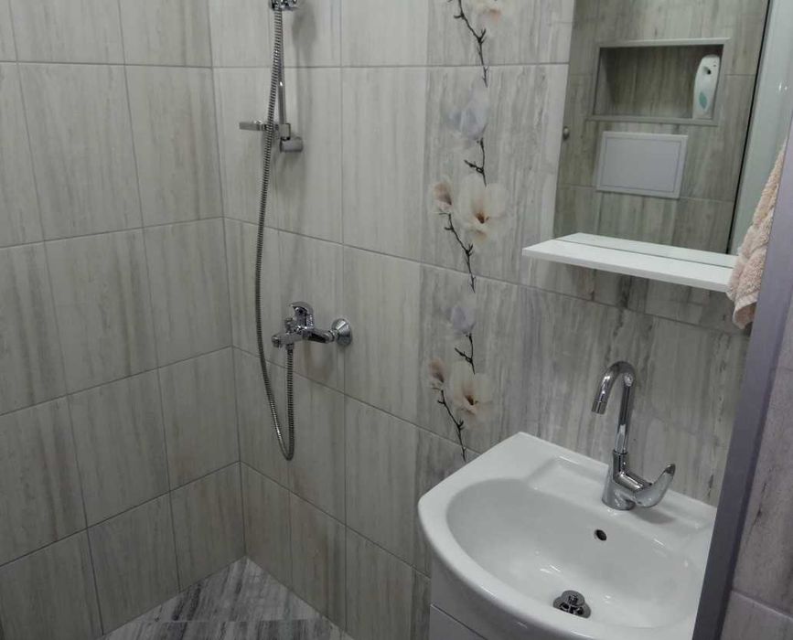 Дава се под наем Тристаен апартамент в Пловдив, Остромила - 87 кв.м за 408 € - Снимка #2