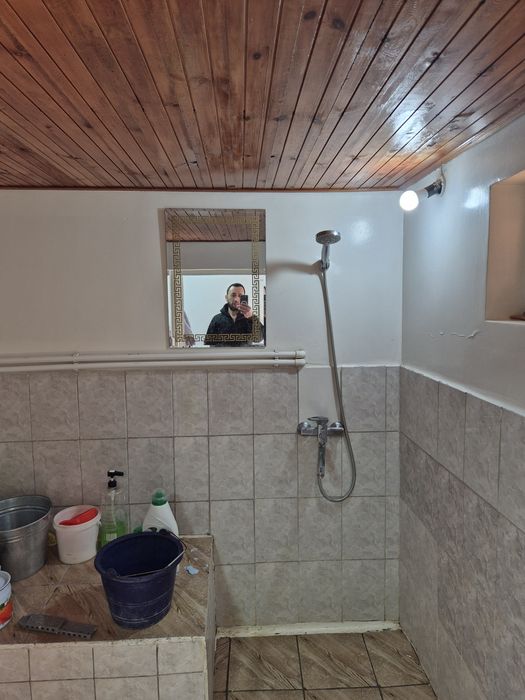 Sirdaryo shahar markaziy kochasida 5 sotx uy sotiladi