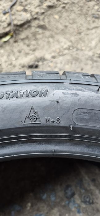 4 anvelope iarna Michelin,fata 275/40/21,spate 305/35/21,dot 2020-2025.Pretul este pe bucata.