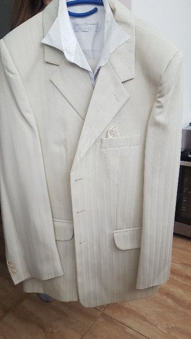 Vand costum de mire, marimea 46. Pret 100 lei