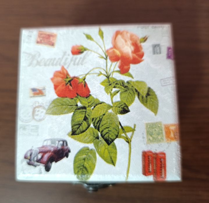 Малка дървена кутия за бижута :)