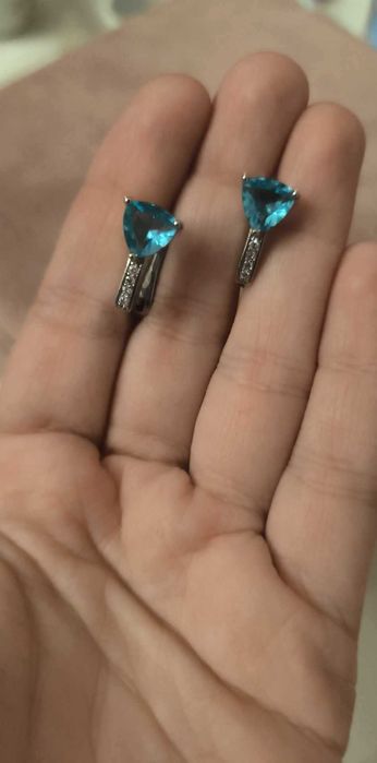 Намалени Нови сребърни обеци с английско закопчаване и сини кристали