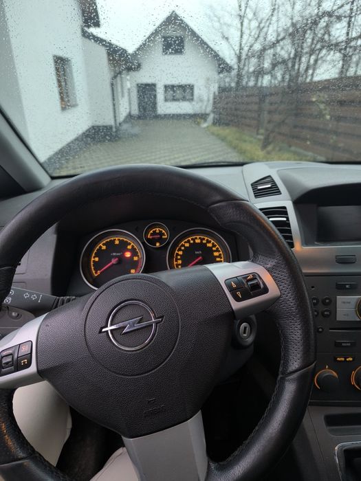 Vând Opel Zafira
