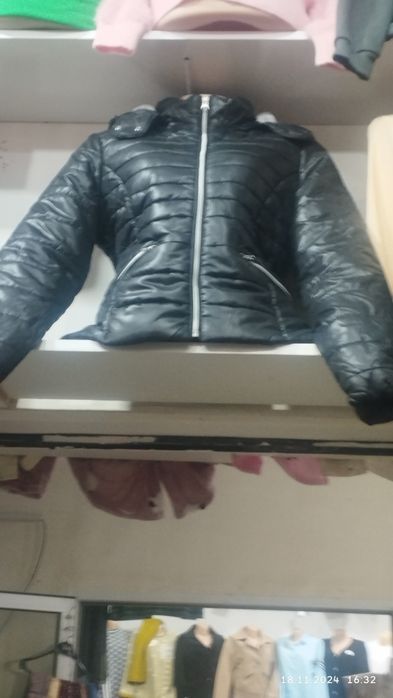Продаётся новая куртка.