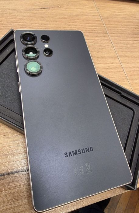 Vand sau schimb Samsnug S25 Ultra