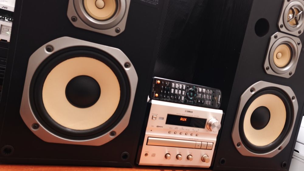 Yamaha combina audio boxe Jvc
