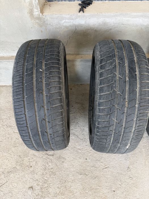 Срочно срочно.Продам автошины Toyo 215/55 R17 в комплекте (4 шт.).