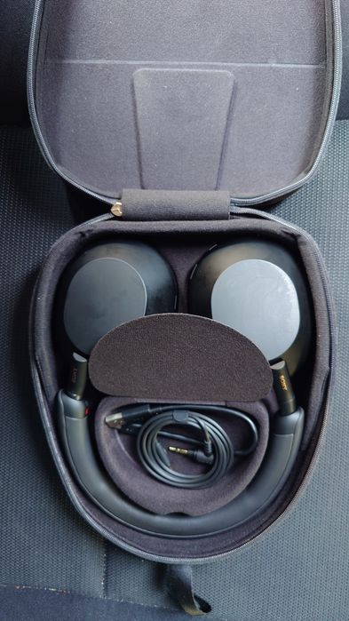 Casti Sony WH-1000M5 negru, ca noi