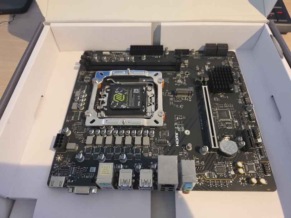 Placa de baza MSI PRO 7E28 DDR5