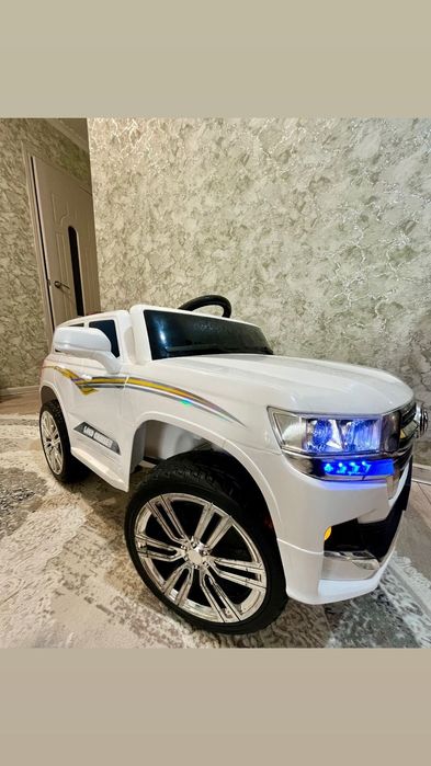 Продам Машинку детскую