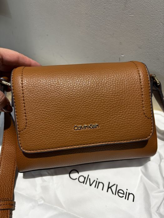 Дамска чанта Calvin Klein нова без етикет