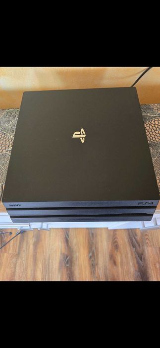 Playstation 4 utilizat foarte putin este ca si nou