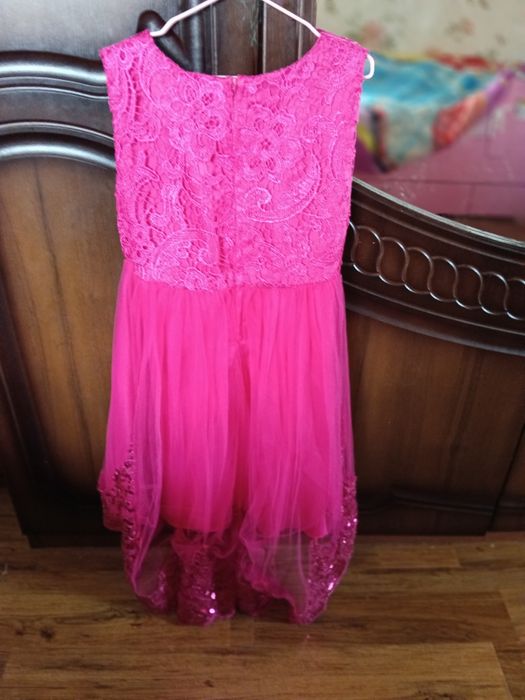 Продаю праздничные платья на девочку