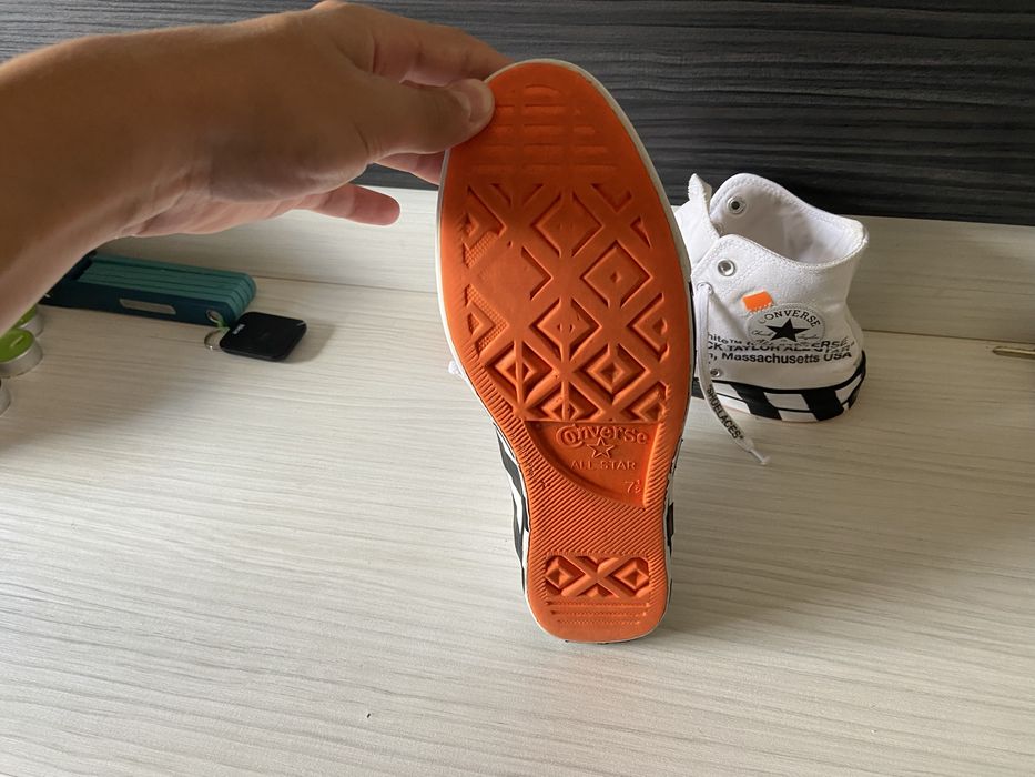 Off-White Converse Chuck Taylor All Star Highs in conditie excelenta!