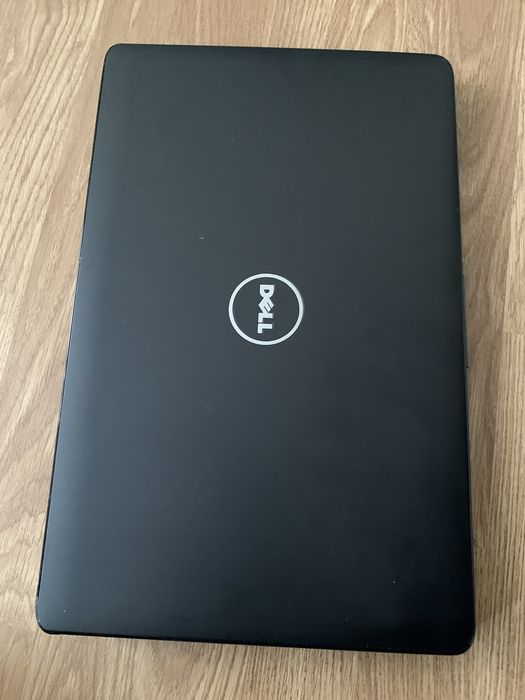 Laptop Dell display 15,6 led,Windows 10,250gb memorie,4gb ram cu incar
