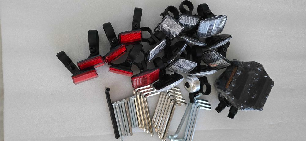 Vand Stopuri Rosii si Albe pt Biciclete, Set Pedale, claxon si Chei hexagonale