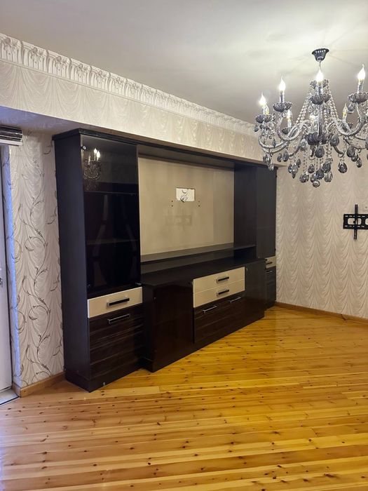 Мебель в гостевую или столовую