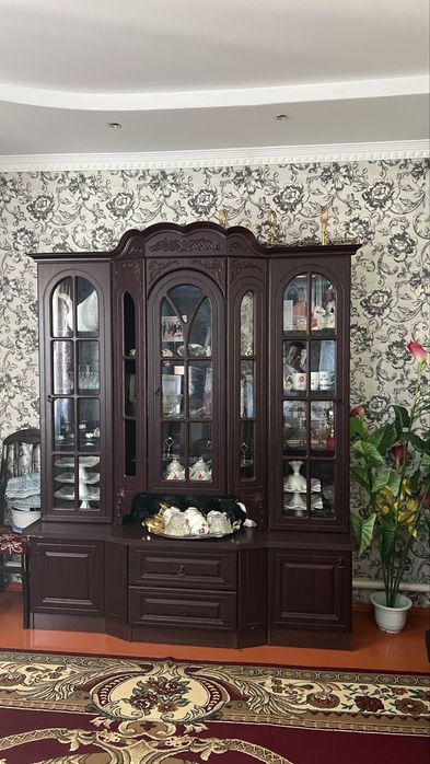 Сервант из красного дерева арзан бағада