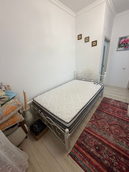 Продам кровать с матрасом