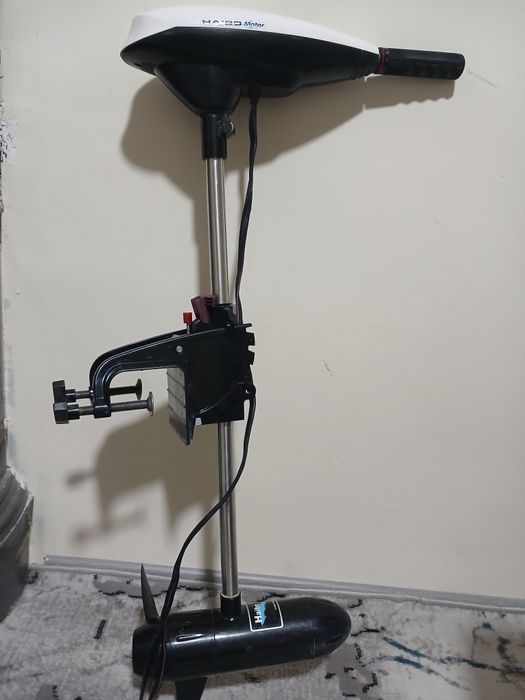 Лодочний электроматор