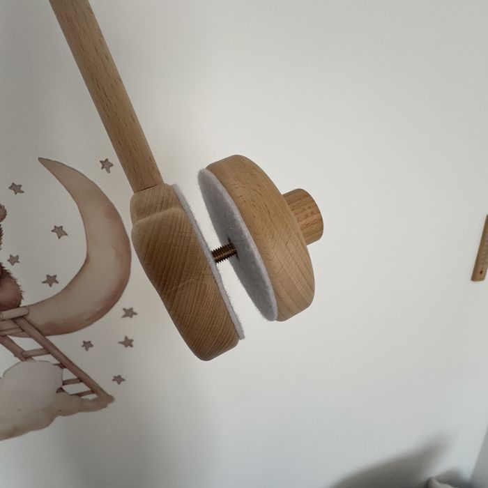 Дървена Въртележка за легло или кошара